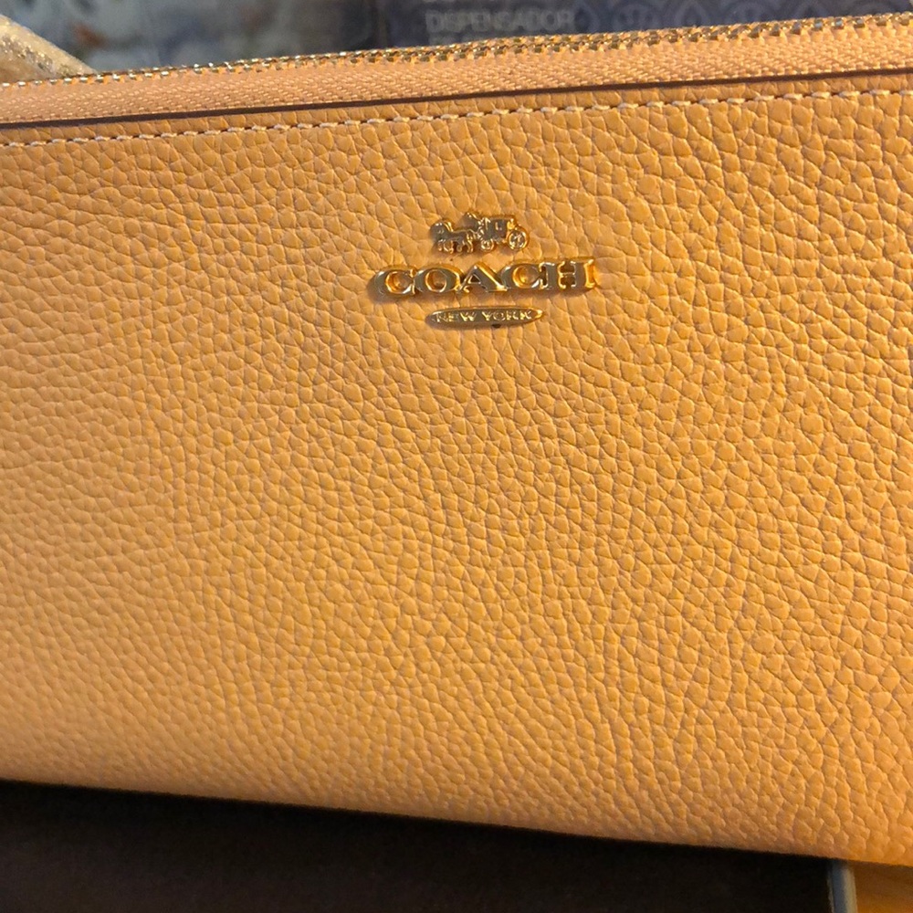 Coach Double zip leather wallet Pink/beige